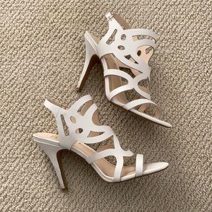 BCBG Paris White Leather Cutout High Heel Shoes Abstract Straps Size 8 Like New